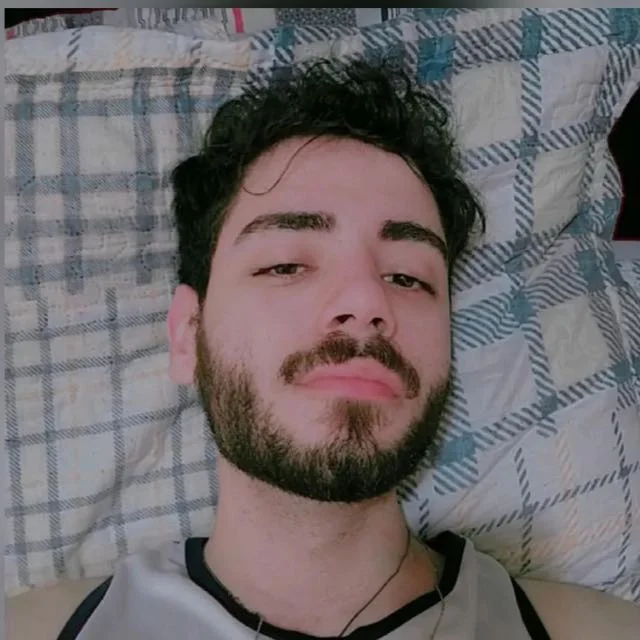 Imagem do elenco: Vinícius Costa interpreta Renan